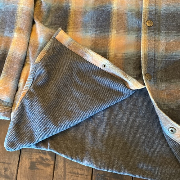 Legendary Whitetails Flannel Jacket - Picture 3 of 4
